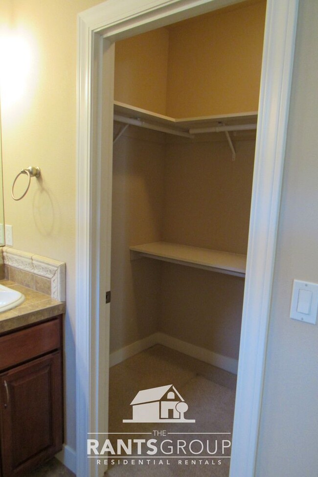 Building Photo - Spacious Single-Family Home in Olympia’s I...