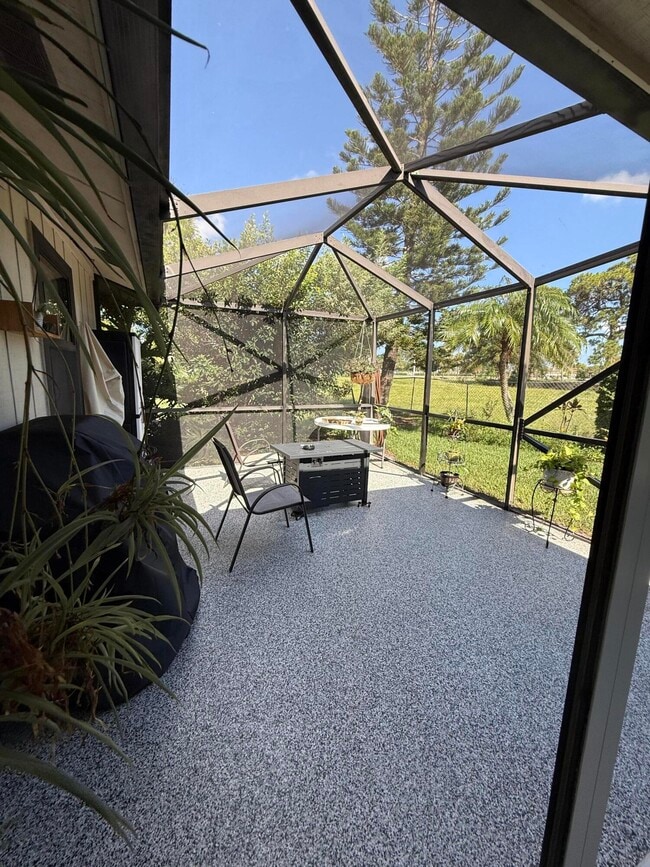 Building Photo - 2507 Canterbury Dr N