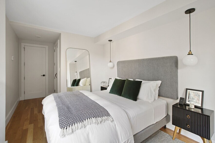 Building Photo - 315 W 57th St