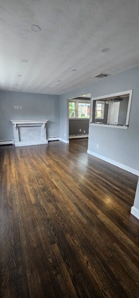 Building Photo - 139 Saunders St
