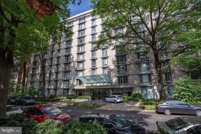 Building Photo - 940 25th St NW