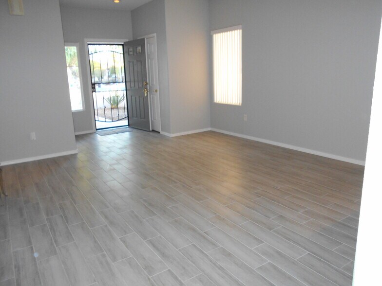 Living room - 1379 Forlana Dr