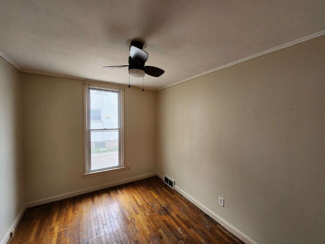 Building Photo - Lower 2 bedroom