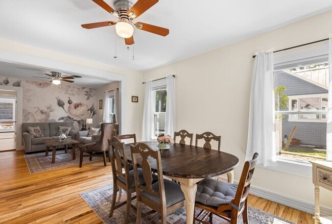 Building Photo - FOR LEASE!! Fully furnished!