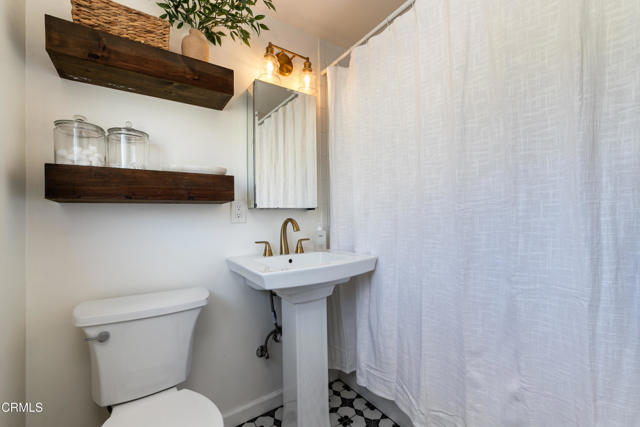 Building Photo - 2960 Royal Oaks Dr