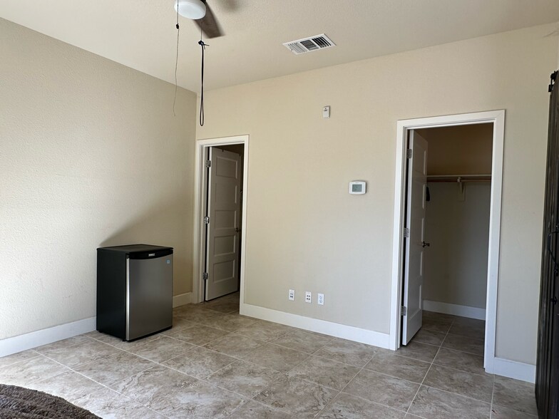 Building Photo - 6673 Tralee Village Dr