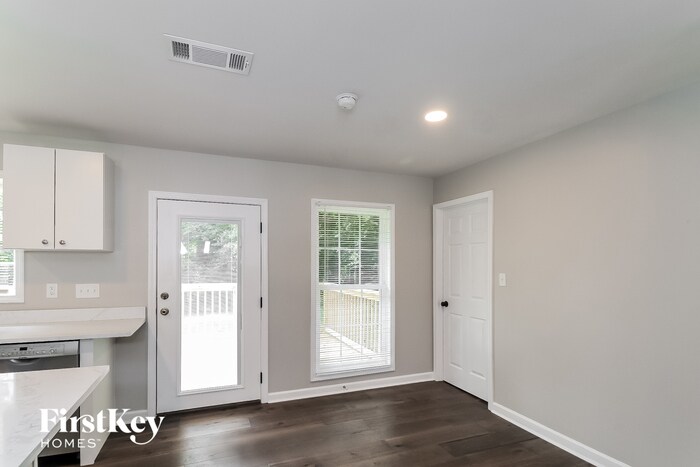Building Photo - 208 Colonial Hills Rd