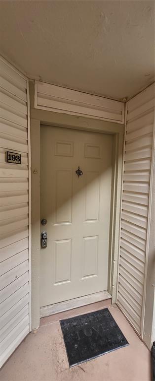 Building Photo - 1972 Lake Atriums Cir