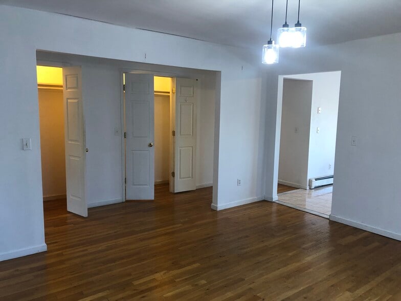 Building Photo - 659 Gramatan Ave