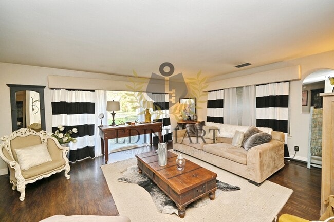 Building Photo - 360 E Terrace Ave