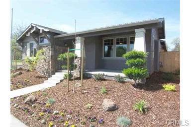 Building Photo - One Time-Lease-Up Adorable Craftmans Style...
