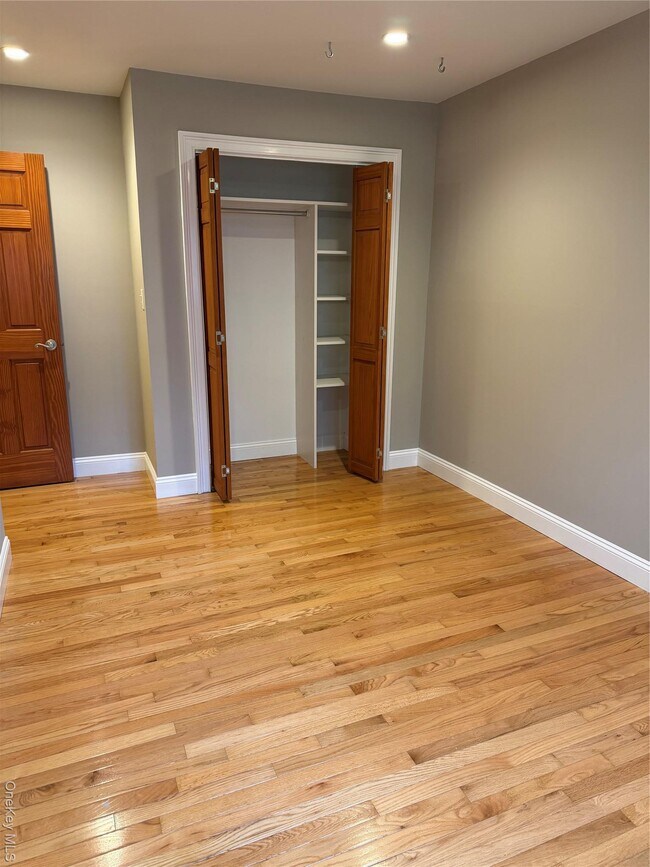 Building Photo - 125 Hill Spur