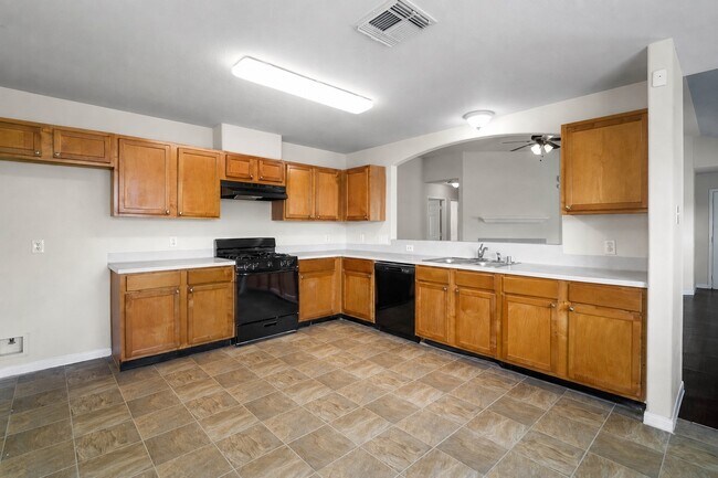 Building Photo - 6631 Portlick Dr