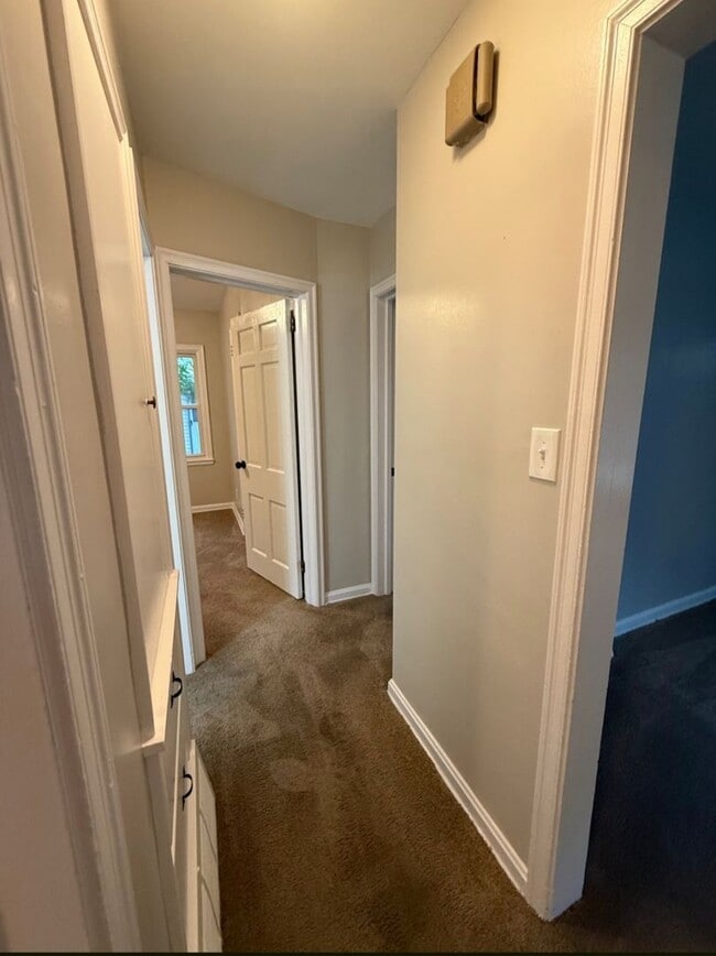 Building Photo - 3 Bed - 1 Bath House Available in Akron, Ohio