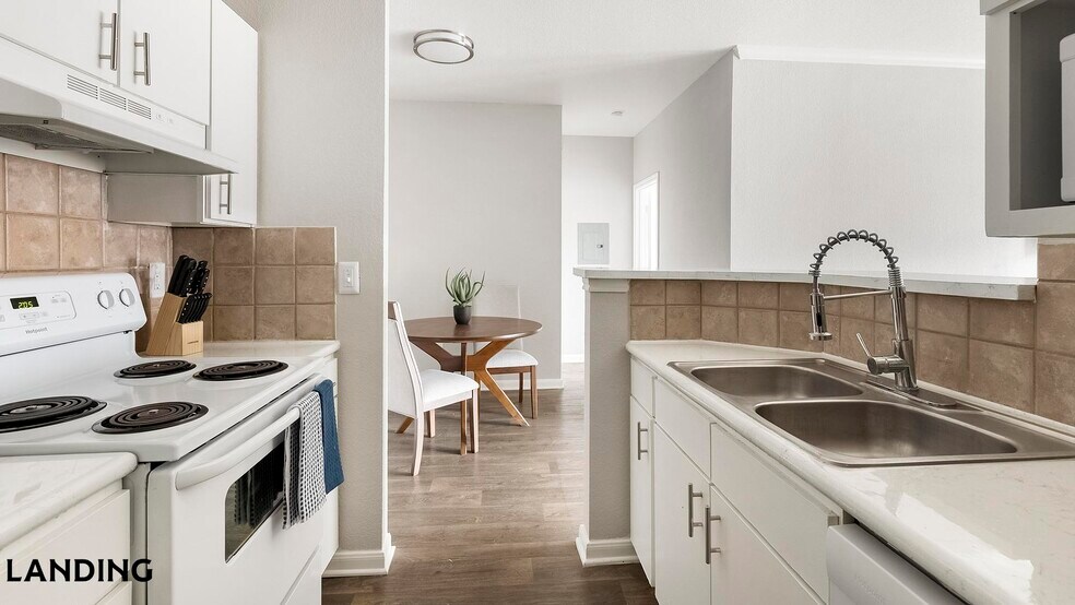 Building Photo - 9835 Fredericksburg Rd