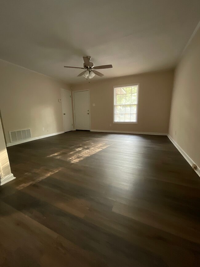 Building Photo - 1210 Dunwoody Dr