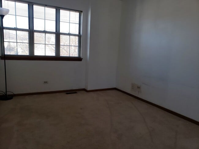 Building Photo - 107 Sumac Ln