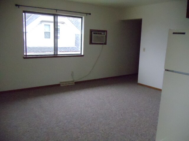living room empty - 927 S 76th St