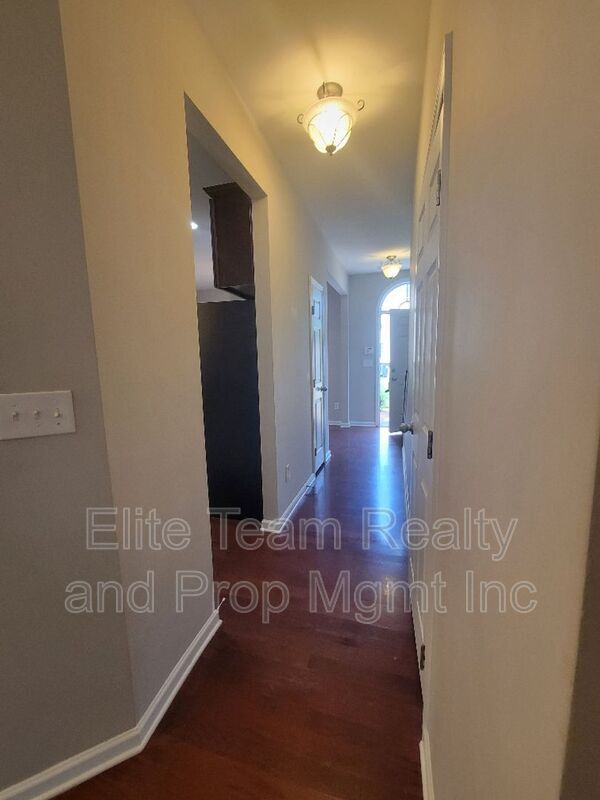 Building Photo - 2339 Whitford Ln