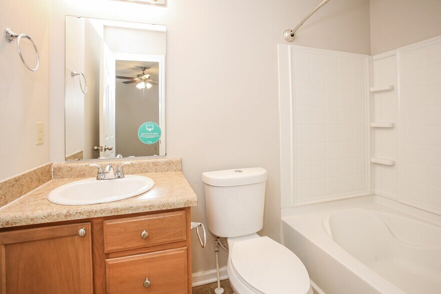 Building Photo - 2208 Rossington Ln