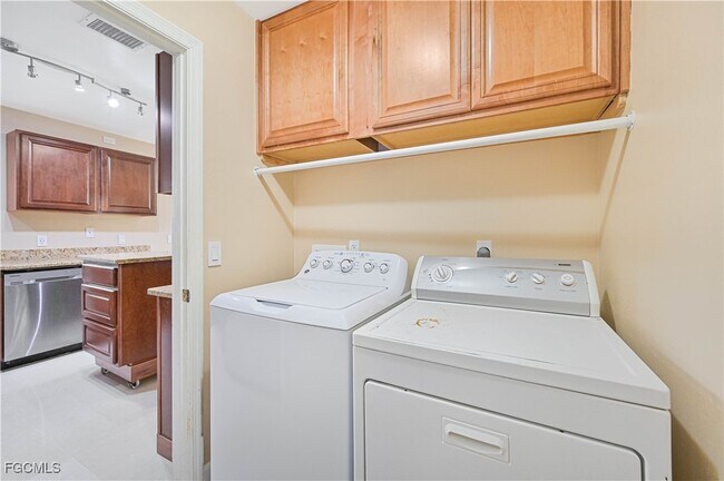 Building Photo - 17040 Golfside Cir