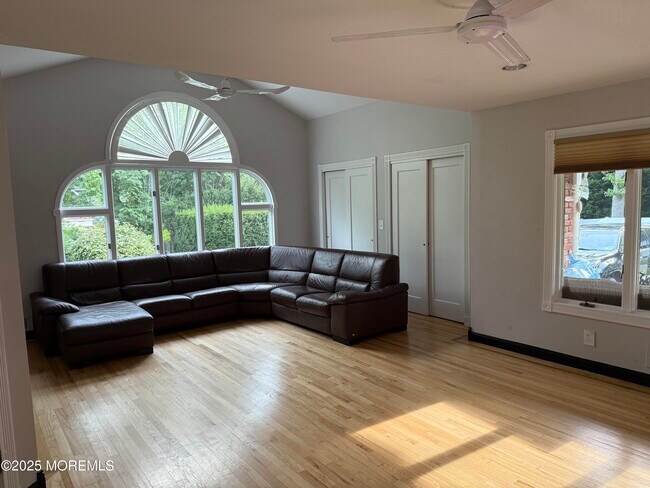 Building Photo - 241 Cliftwood Rd