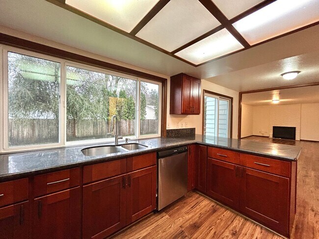 Building Photo - Timeless 5 Bed, 2.5 Bath Home - SW Beaverton