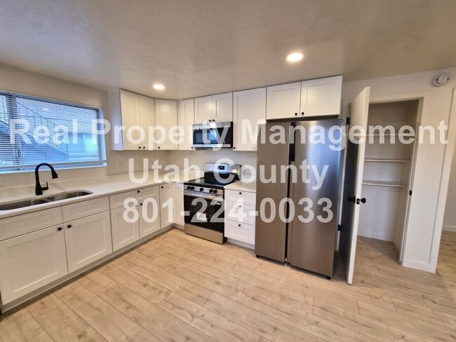 Building Photo - 1148 W 100 N