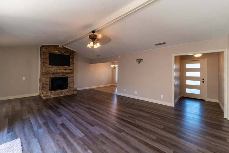 Building Photo - 2709 Forest Grove Dr