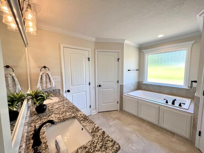 Building Photo - Elegant & Spacious 4-Bedroom Home in Hahira with Gourmet Kitchen, Private Backyard & Luxurious Ow...