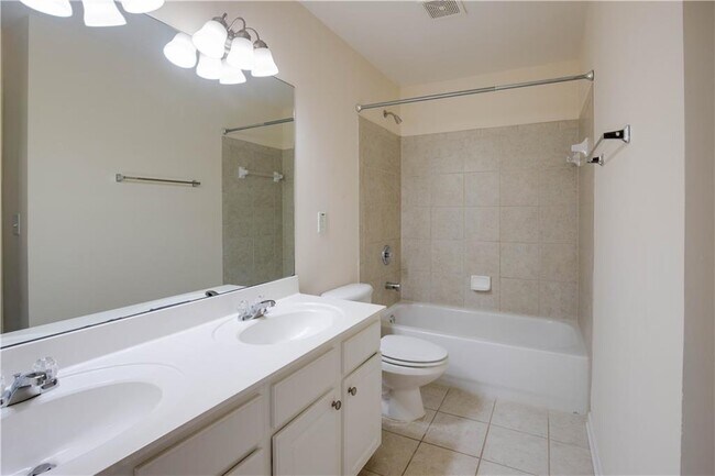 Building Photo - 2565 Vistoria Dr