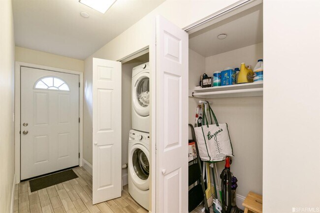 Building Photo - 2615 California St