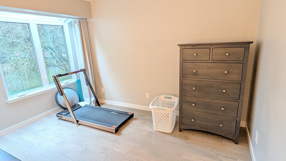 Building Photo - 9612 NE 121st Ln