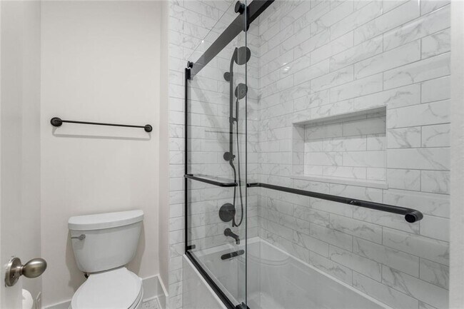 Building Photo - 390 Hembree Rd