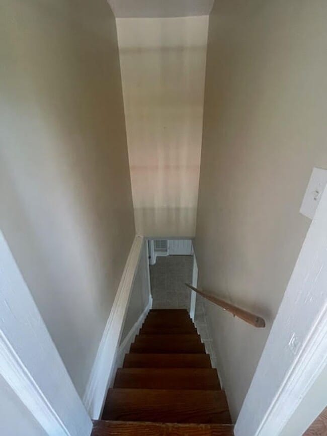 Building Photo - Three Bed Room Two Bath Single-Family Home