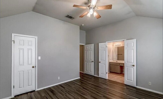 Building Photo - 702 Thrush Dr