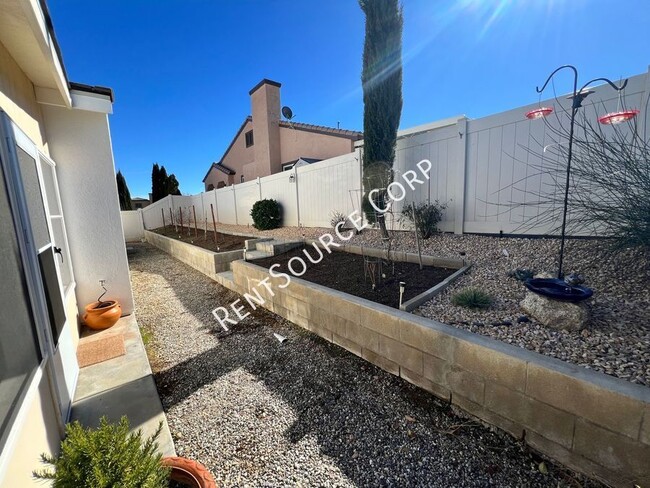 Building Photo - 3 Bedrooms/2 Bathrooms Single Story, Split...