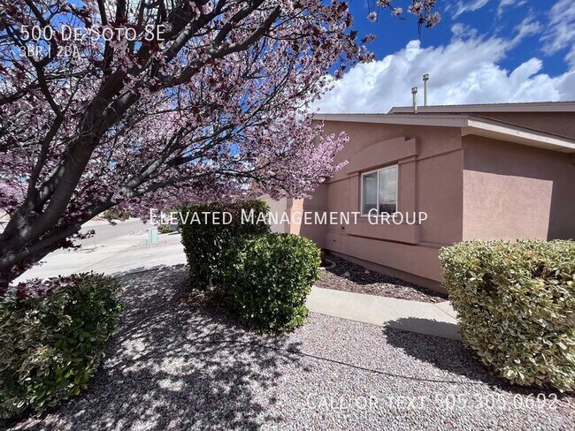 Building Photo - Beautiful Unit Ready for Immediate Move-In...
