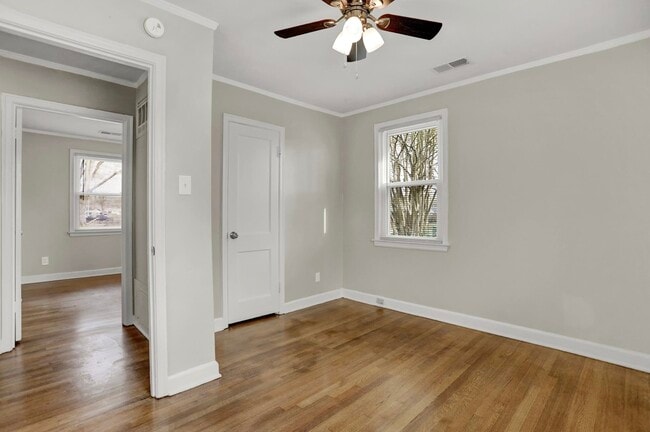 Building Photo - 1080 Larry Ln
