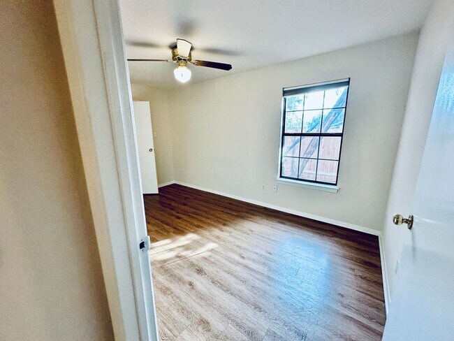 Building Photo - 5207 Thunderbird St