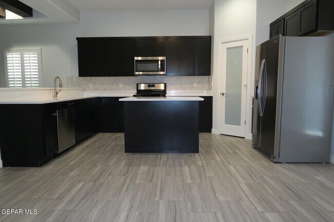 Building Photo - 13153 Cozy Cove Ave