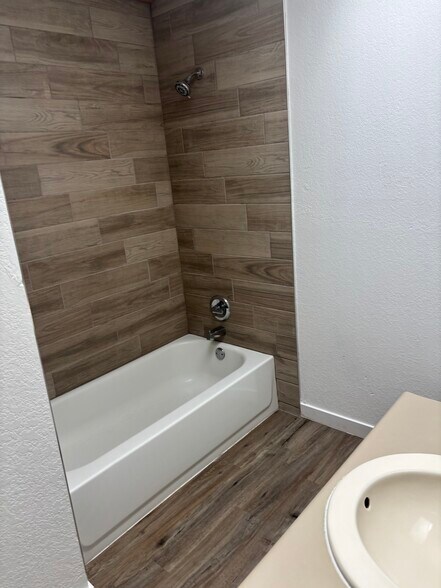 Building Photo - 3033 Pinnacle Dr