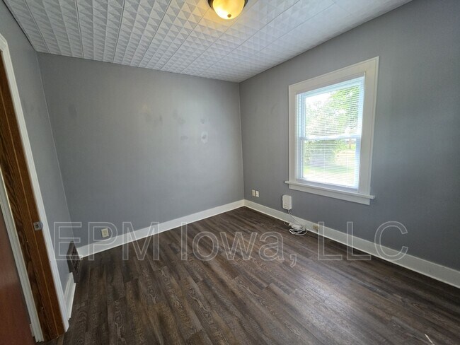 Building Photo - 1212 Forest Ave