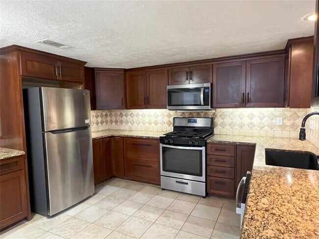 Building Photo - 7704 Cloudberry Cir