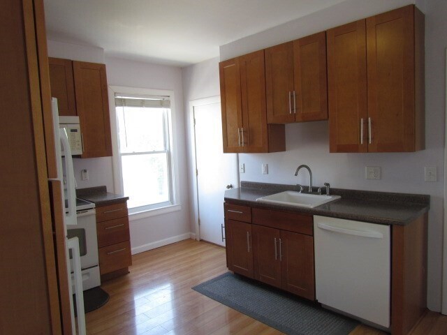 Building Photo - 10 Nursery St