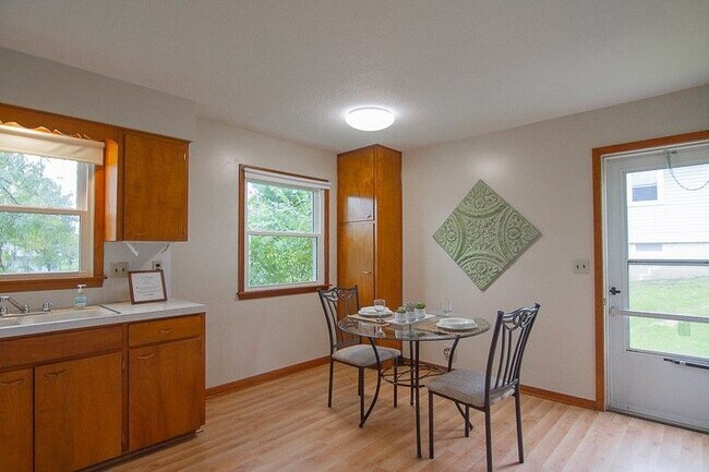 Building Photo - 306 Sycamore St