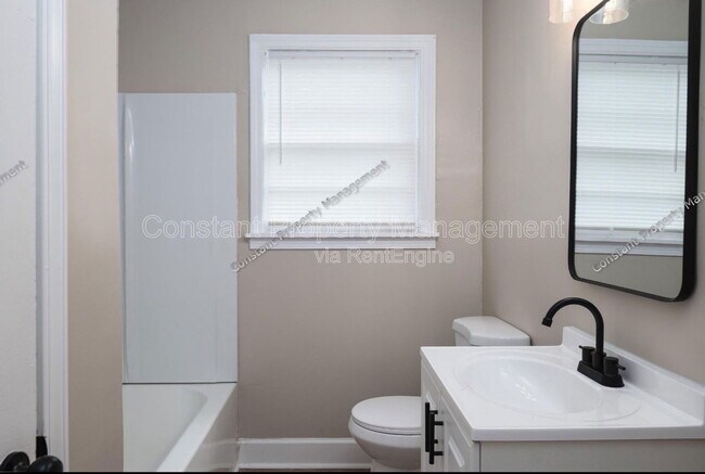 Building Photo - 489 Forest Ave