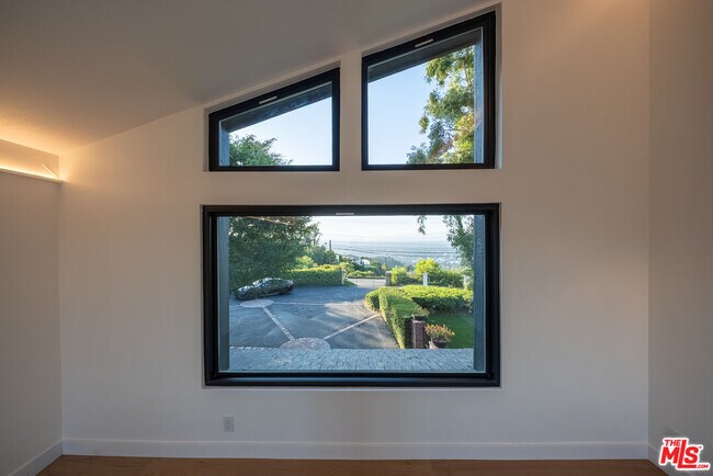 Building Photo - 13302 Mulholland Dr