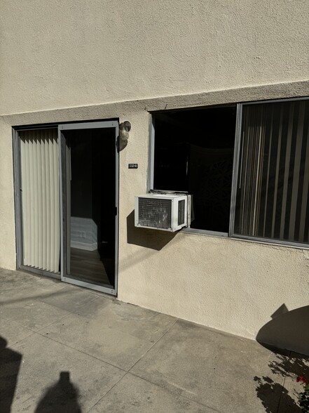 Building Photo - 732 E Olive Ave