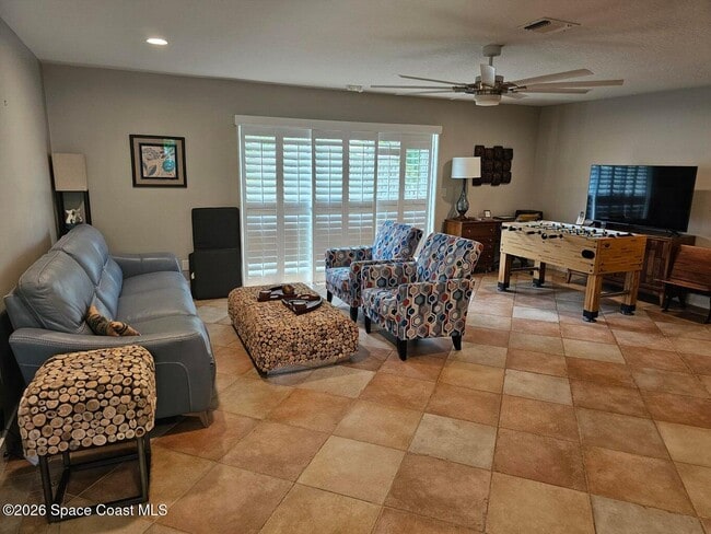 Building Photo - 320 Yuma Dr